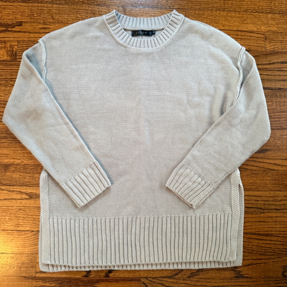 Elegant Gray Crew Neck Sweater